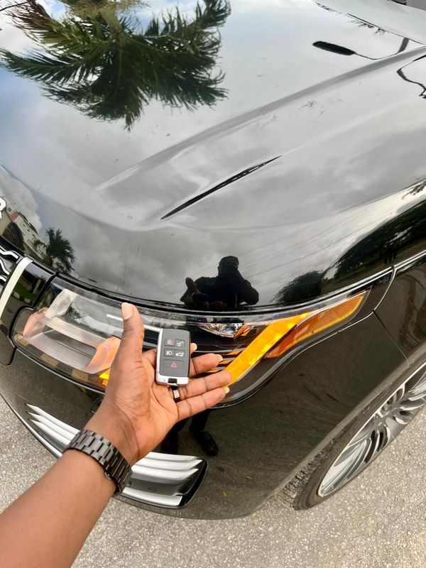 Thumbnail 2 of 2020 LAND ROVER Range Rover